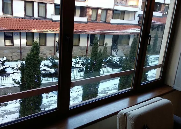 Pine Tree 2 - B7 아파트 *