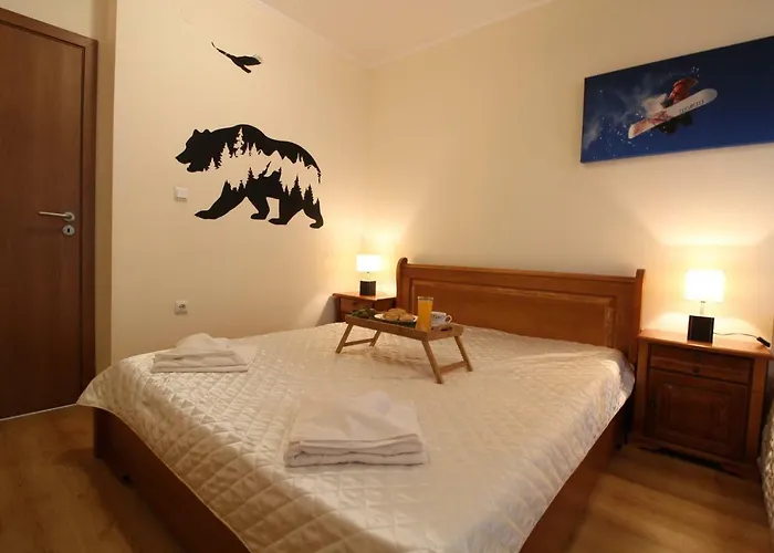 Pine Tree 2 - B7 아파트 반스코