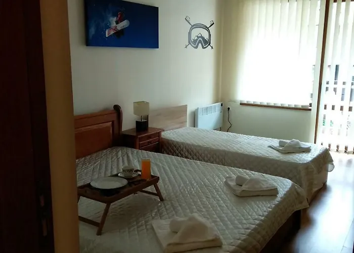 Pine Tree 2 - B7 아파트 반스코